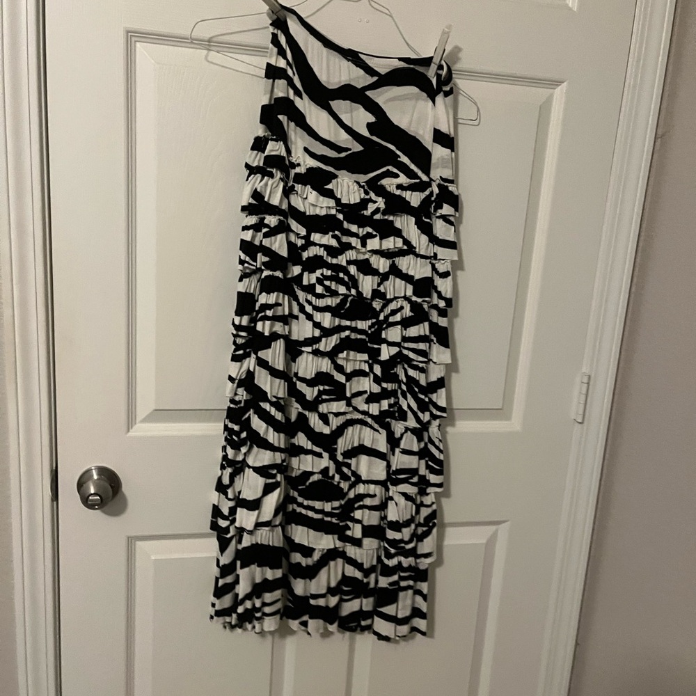 Black and White Sleeveless Dress